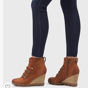 NWT Sorel Uptown Lace up